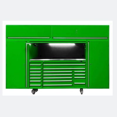 Gran carrello di attrezzi metallici con attrezzi di sicurezza a rotolamento