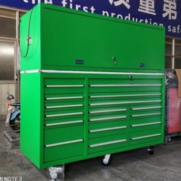 Apparecchiatura per la riparazione di auto professionali in officina di garage